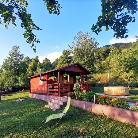 Cottage La Sierra With Jacuzzi Korenica Bagian luar foto
