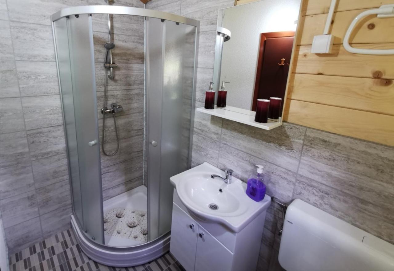 Cottage La Sierra With Jacuzzi Korenica Bagian luar foto