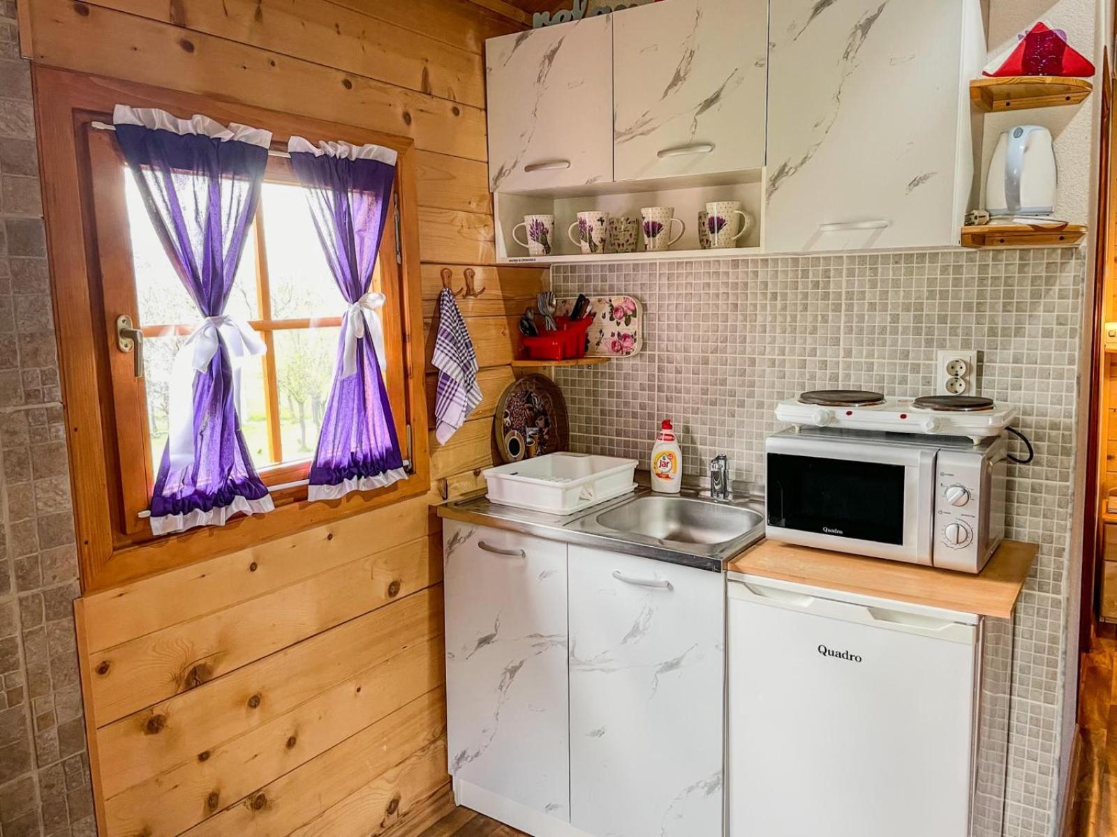 Cottage La Sierra With Jacuzzi Korenica Bagian luar foto