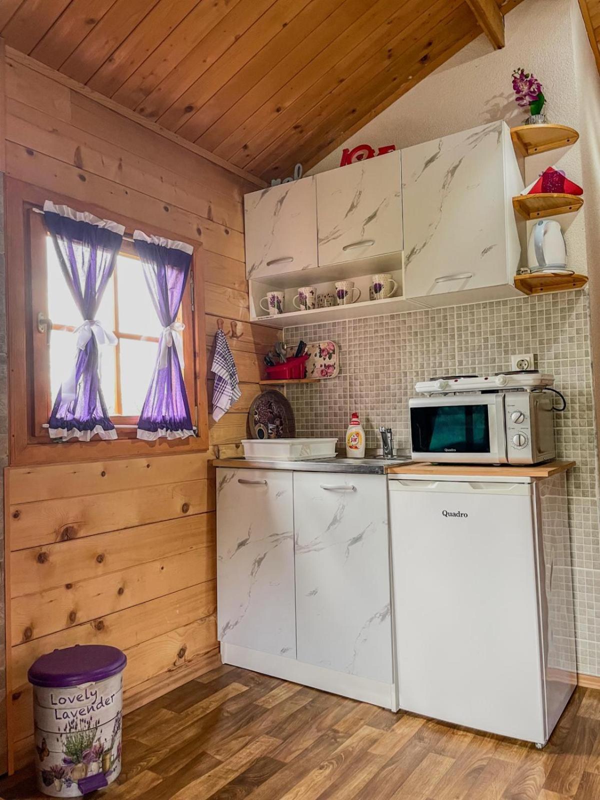 Cottage La Sierra With Jacuzzi Korenica Bagian luar foto