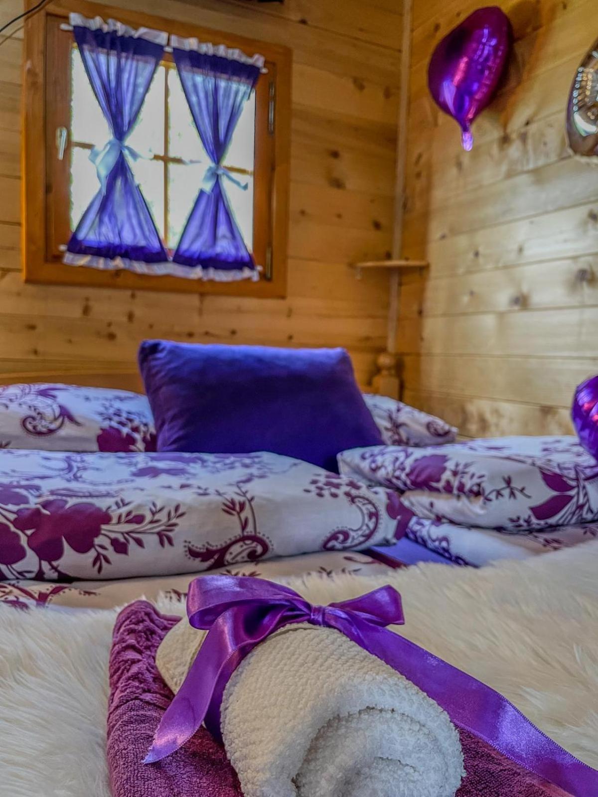 Cottage La Sierra With Jacuzzi Korenica Bagian luar foto