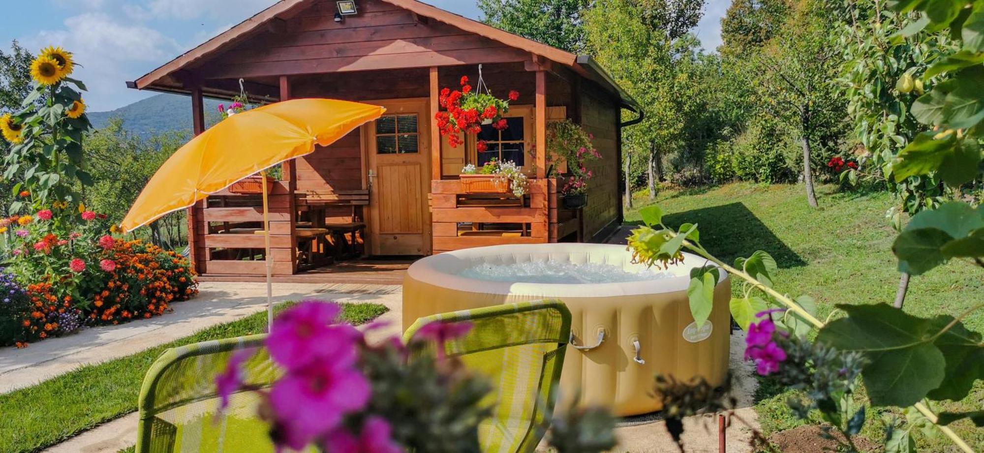 Cottage La Sierra With Jacuzzi Korenica Bagian luar foto