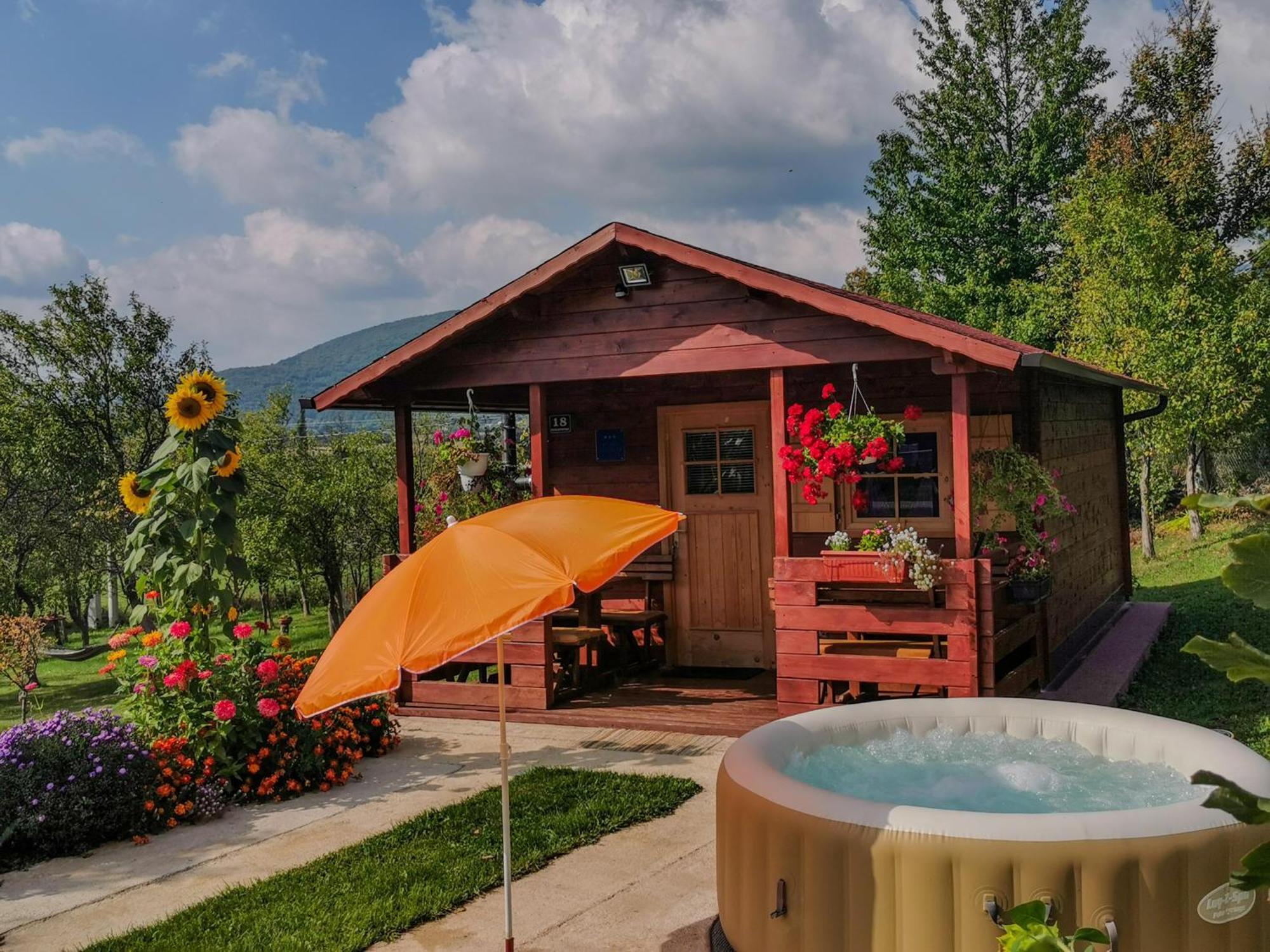 Cottage La Sierra With Jacuzzi Korenica Bagian luar foto