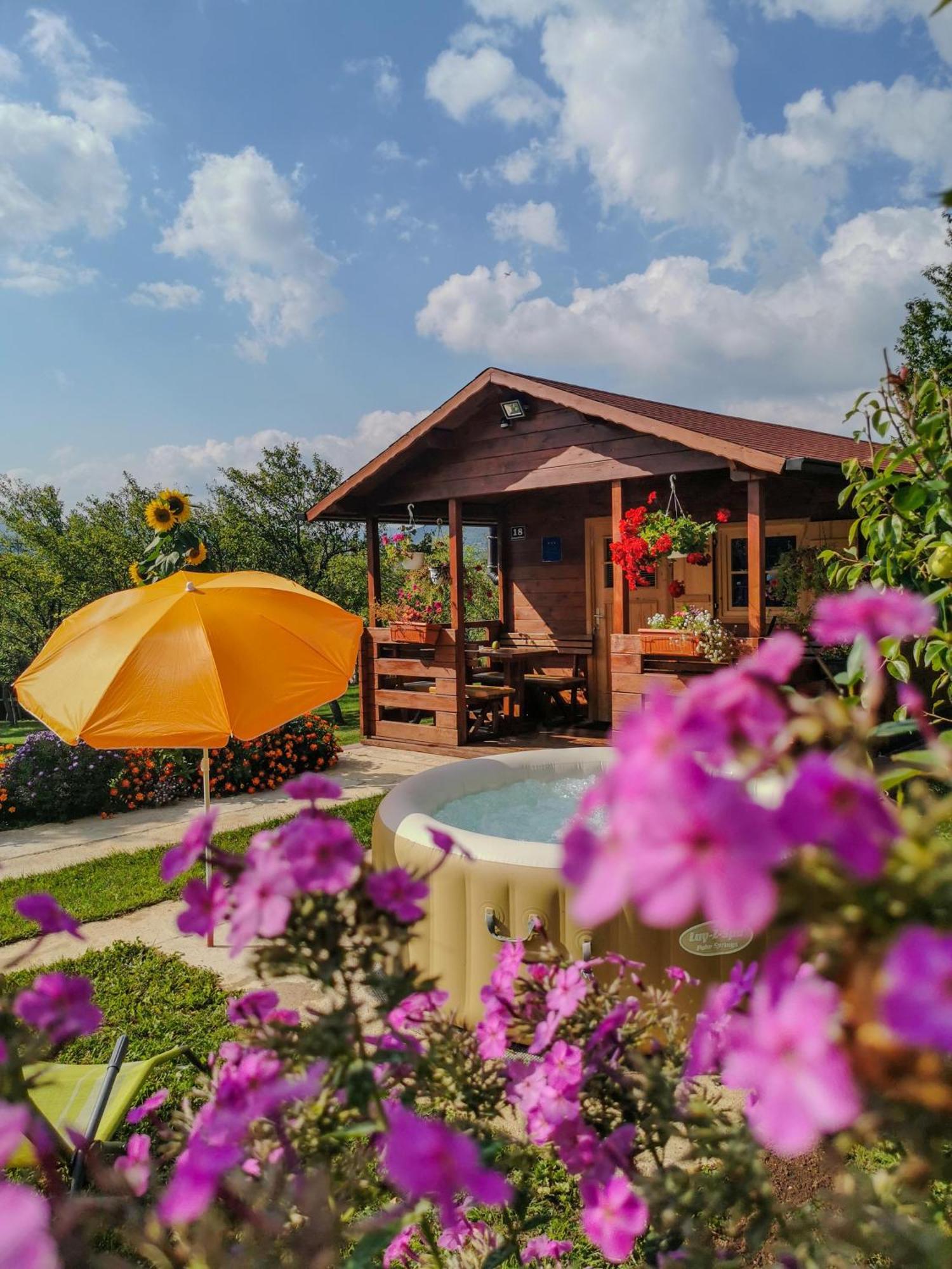 Cottage La Sierra With Jacuzzi Korenica Bagian luar foto
