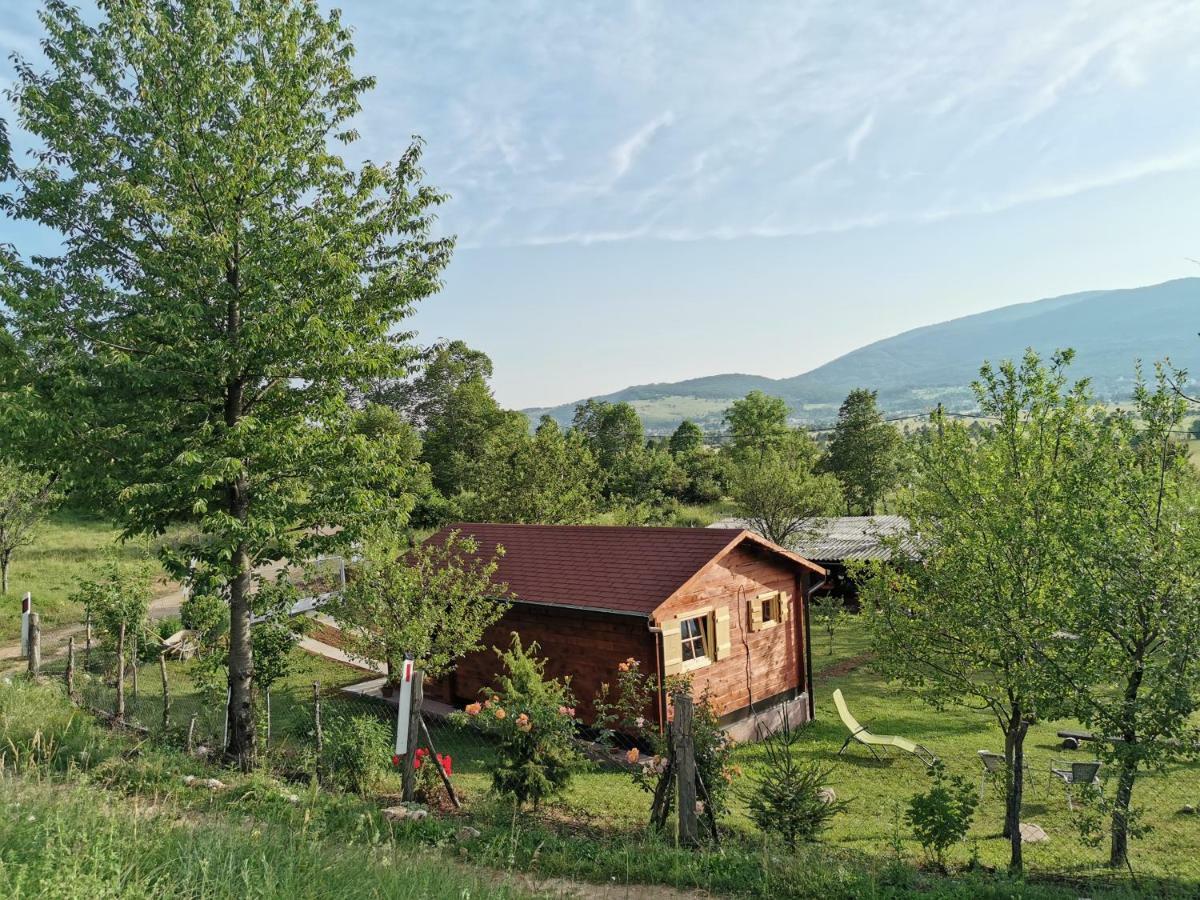 Cottage La Sierra With Jacuzzi Korenica Bagian luar foto