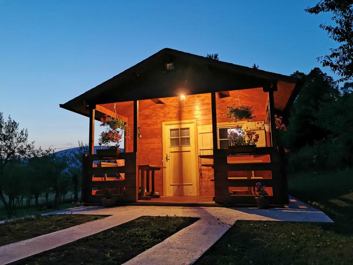 Cottage La Sierra With Jacuzzi Korenica Bagian luar foto