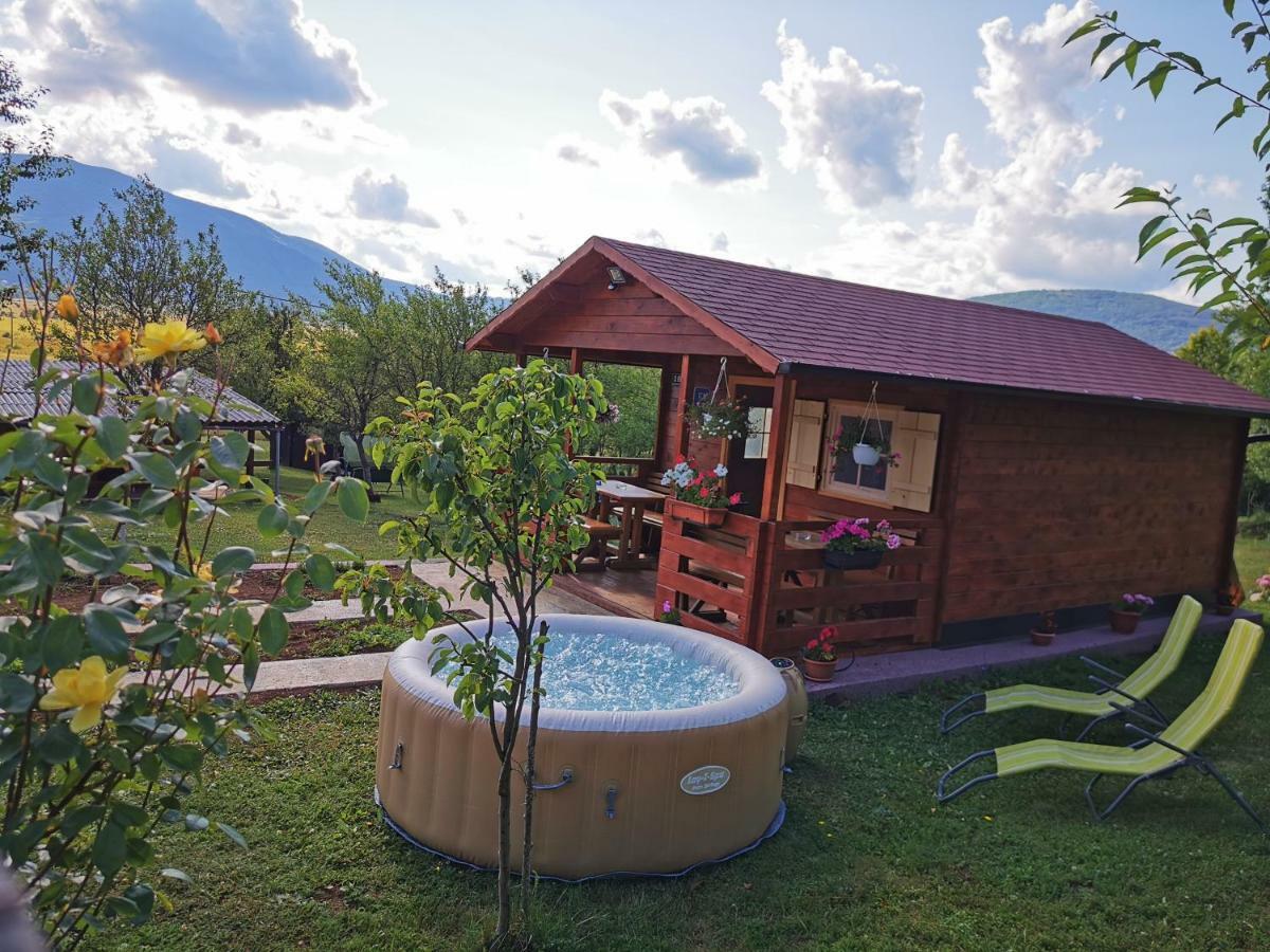 Cottage La Sierra With Jacuzzi Korenica Bagian luar foto