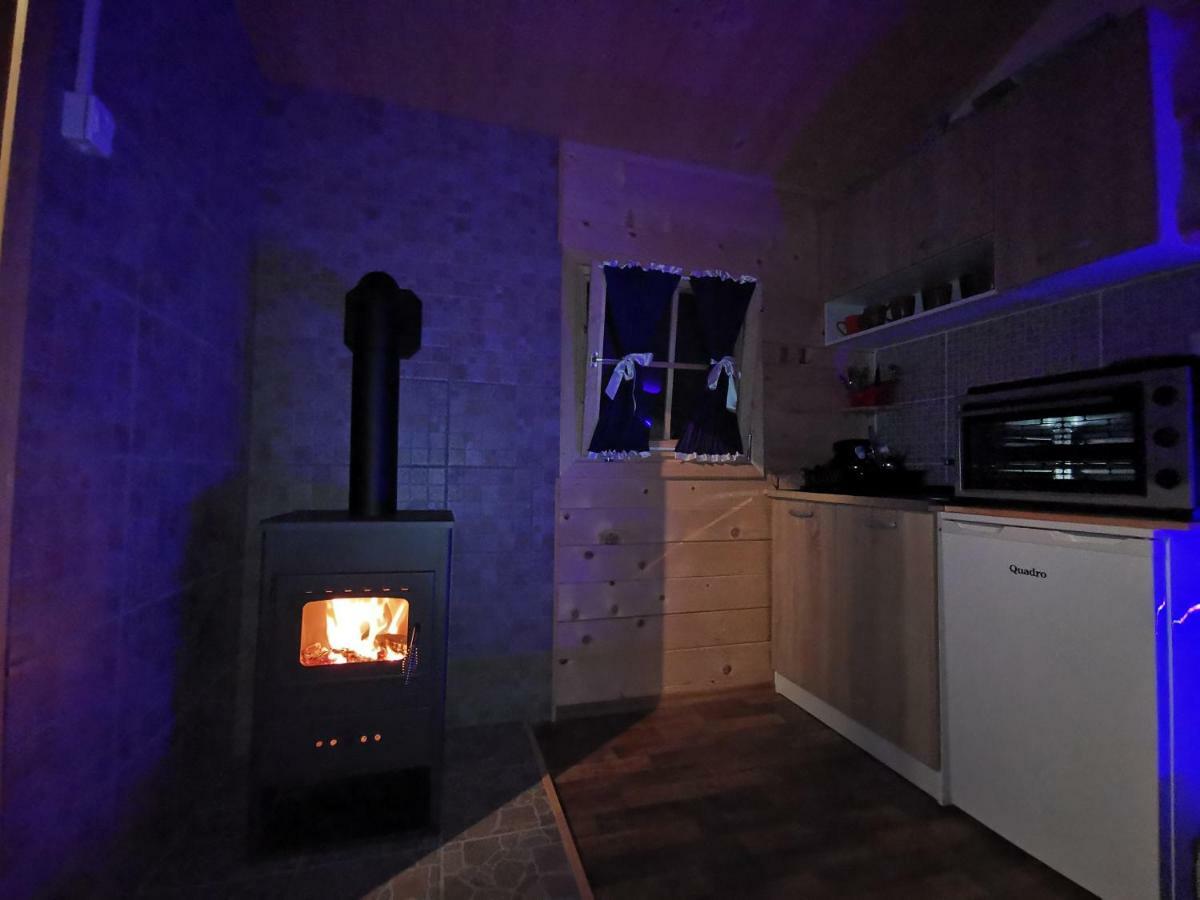 Cottage La Sierra With Jacuzzi Korenica Bagian luar foto
